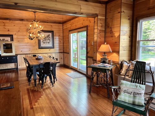 Beautiful 4th Lake Home with 3 Kings, Jacuzzi Tub, and Gazebo