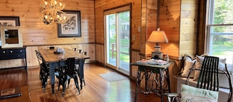 Beautiful 4th Lake Home with 3 Kings, Jacuzzi Tub, and Gazebo