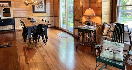 Beautiful 4th Lake Home with 3 Kings, Jacuzzi Tub, and Gazebo