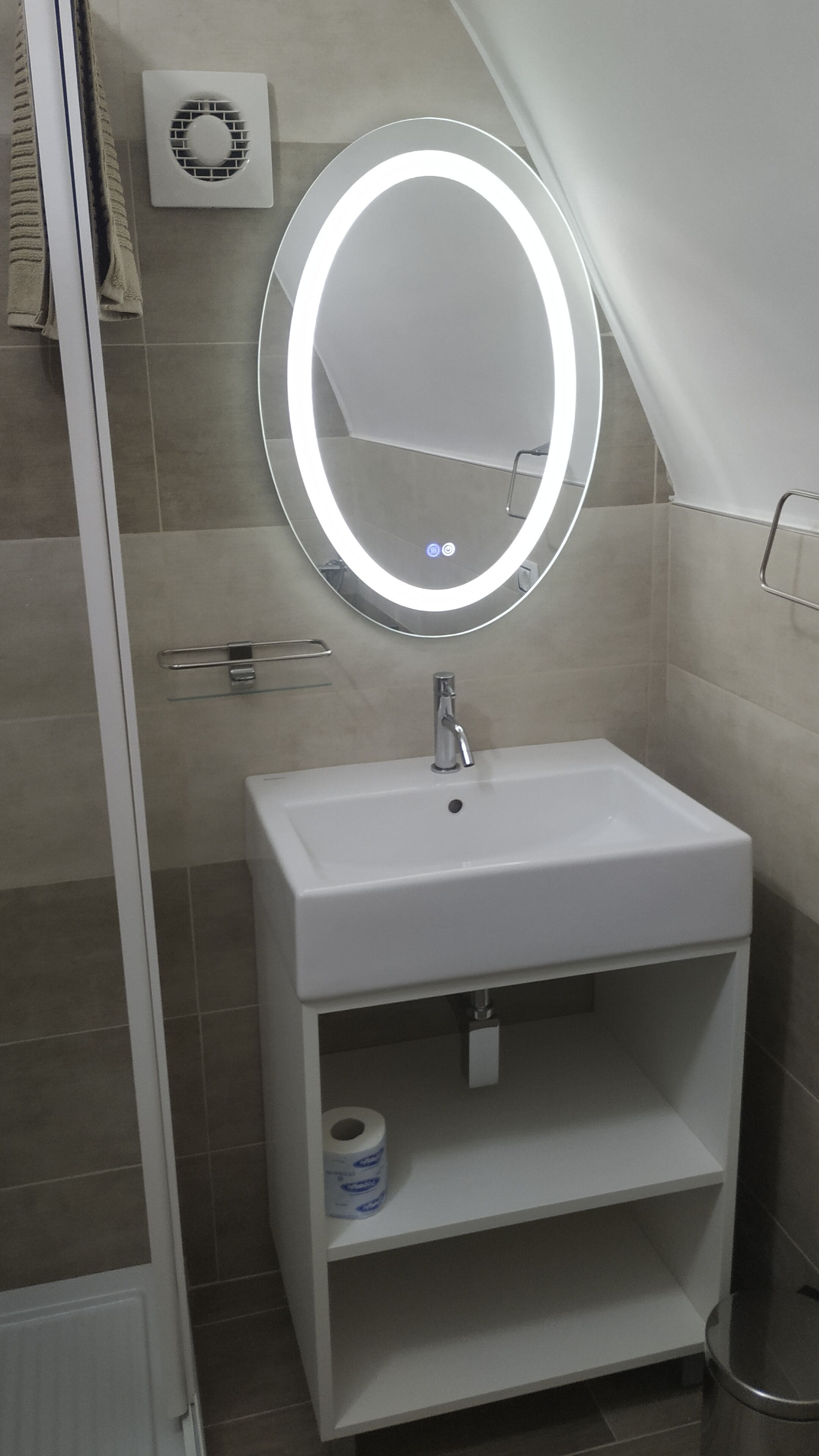 Dusche, Haartrockner, Bidet, Handtücher