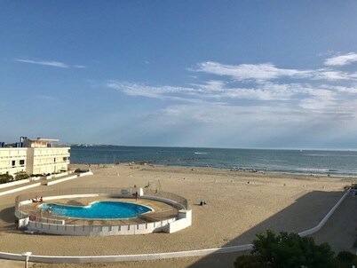 AS13993- P2 Sea view with direct pool on the beach