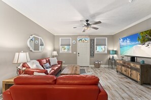 Smart TV, video games - Beachside Coastal Cottage| 300 Steps to Sand (Mexico Beach)