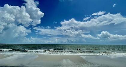 Beachside Coastal Cottage| 300 Steps to Sand