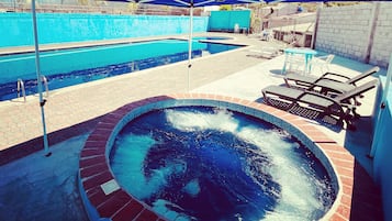 Udendørs pool, opvarmet pool