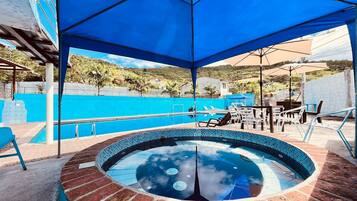 Outdoor pool, a heated pool