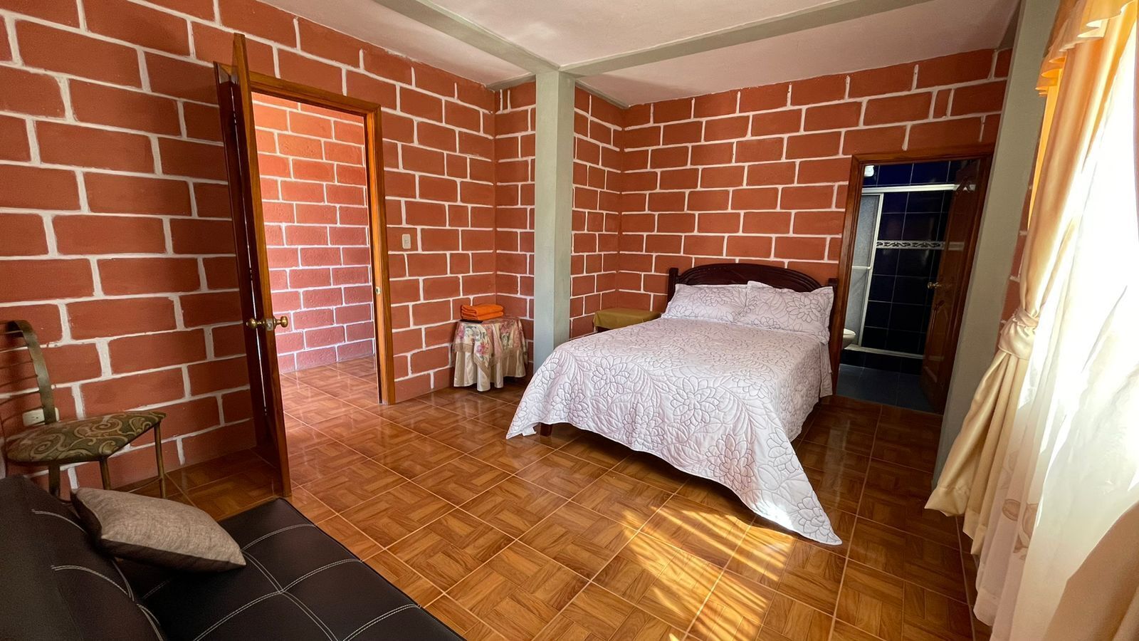 8 Schlafzimmer, Schreibtisch, Bügeleisen/Bügelbrett, kostenloses WLAN