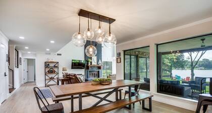Luxury Lakefront Oasis - Kayaks, Views & Games