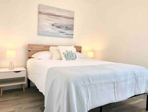 2 bedrooms, iron/ironing board, WiFi