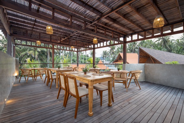 Daily continental breakfast (IDR 150000 per person)