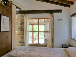 1 Schlafzimmer, Reisekinderbett