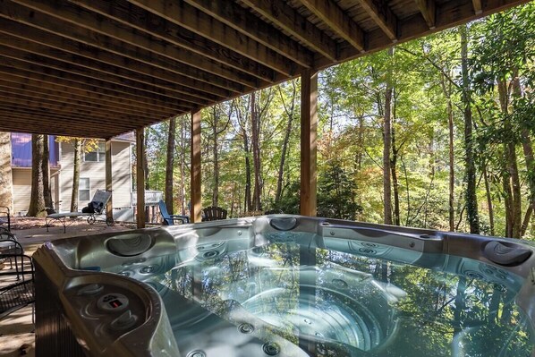 Outdoor spa tub