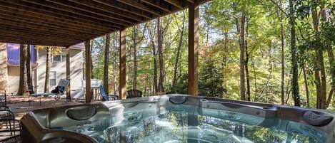 Bañera de hidromasaje al aire libre