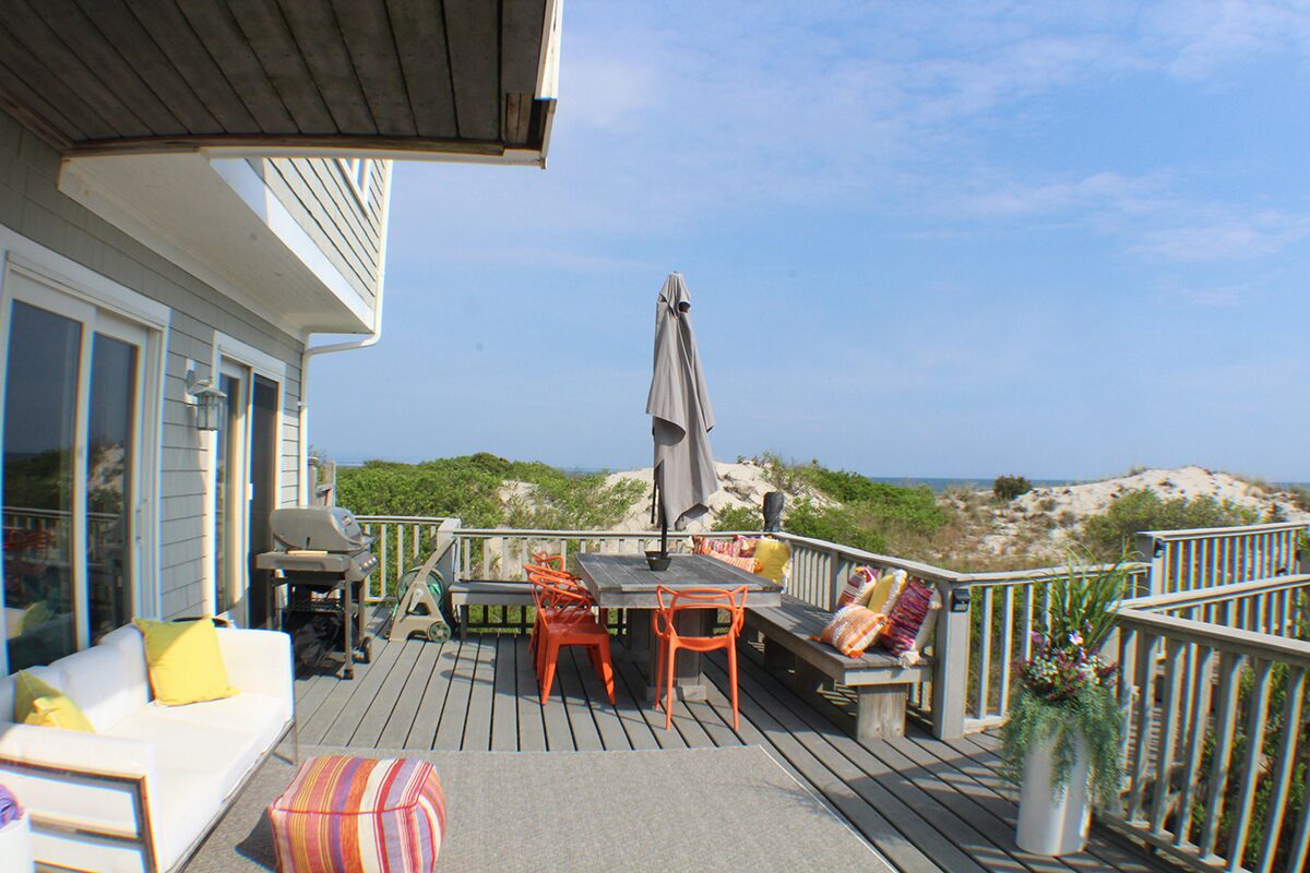 Views all around from the deck area.