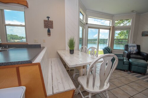 Sunny Days at beautiful Lake Martin!