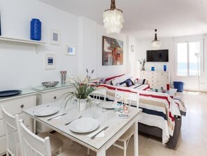 Dining - SPECTACULAR APARTMENT ON THE SEA, WIFFI, AIR CONDITIONED (Torremolinos)