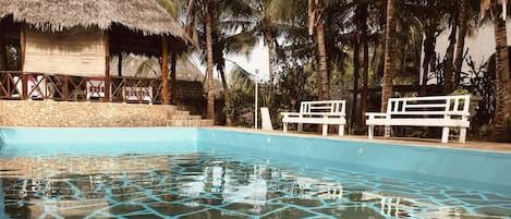 حمّام سباحة خارجي