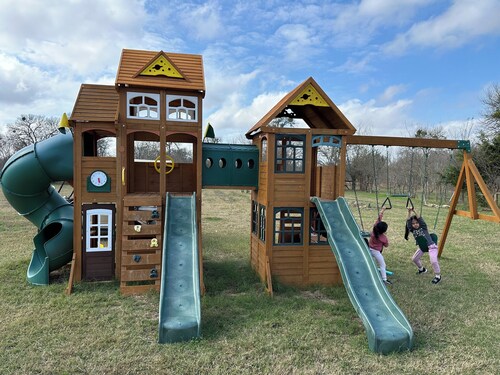 Relax & Recharge in Paige, Tx - 15 Acres, Fishing, and Farm Animals Await