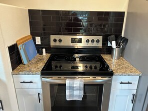 Fridge, microwave, oven, stovetop - Relax & Recharge in Paige, Tx - 15 Acres, Fishing, and Farm Animals Await (Paige)