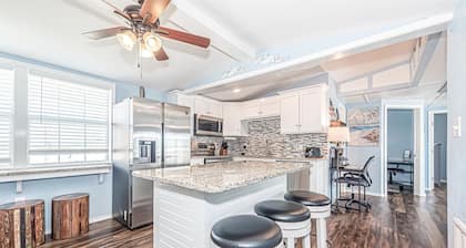 Waterfront! Amazing views! Minutes from Galveston and Kemah!