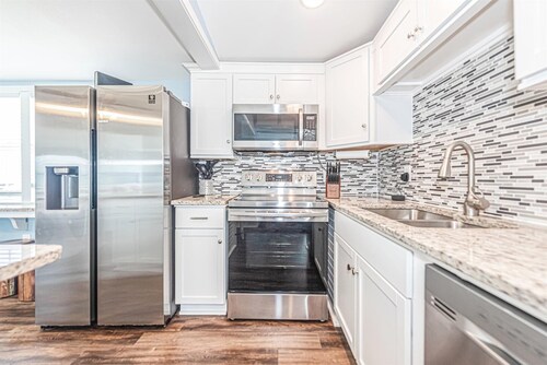 Waterfront! Amazing views! Minutes from Galveston and Kemah!