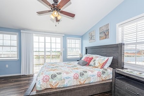3 bedrooms, desk, iron/ironing board, free WiFi