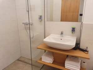 Shower, hair dryer, heated floors, towels