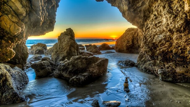 A natural rock formation with a view of the ocean at sunset. - SANTA JULINA (best viewpoint of all Cudillero) (Cudillero)