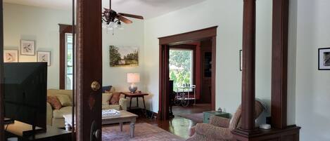 Smart TV, DVD player