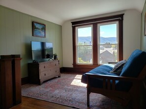 Una Smart TV, un reproductor de DVD