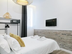 1 dormitorio, tabla de planchar con plancha, Internet y ropa de cama