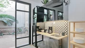 Frigorífico, microondas, horno y lavavajillas