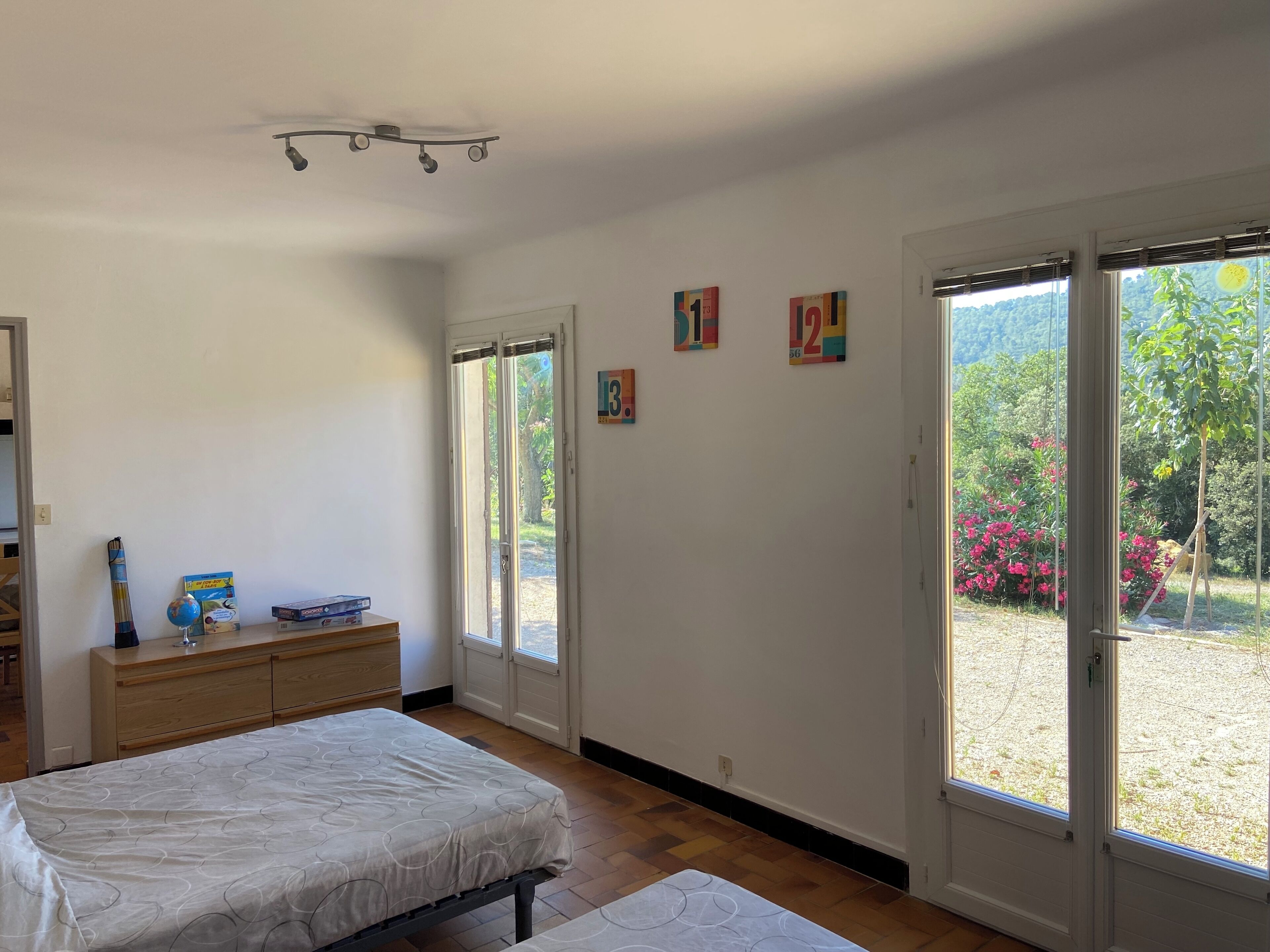 2 chambres, fer et planche à repasser, Wi-Fi gratuit, draps fournis