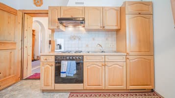 Kühlschrank, Ofen, Herdplatte, Geschirrspüler