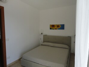 4 bedrooms, travel cot, free WiFi, bed sheets