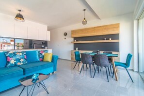 Dining - SUNSET VALA, new beachfront Apartment in Pješčana Uvala near Medulin and Pula (Pješcana Uvala)