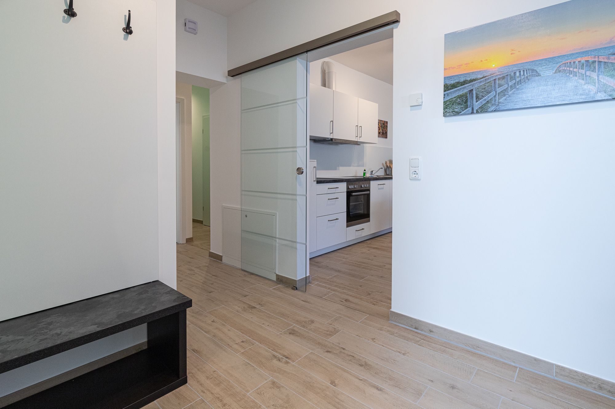 Jääkaappi, mikroaaltouuni, uuni, astianpesukone