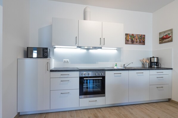 Køleskab, mikrobølgeovn, ovn, opvaskemaskine