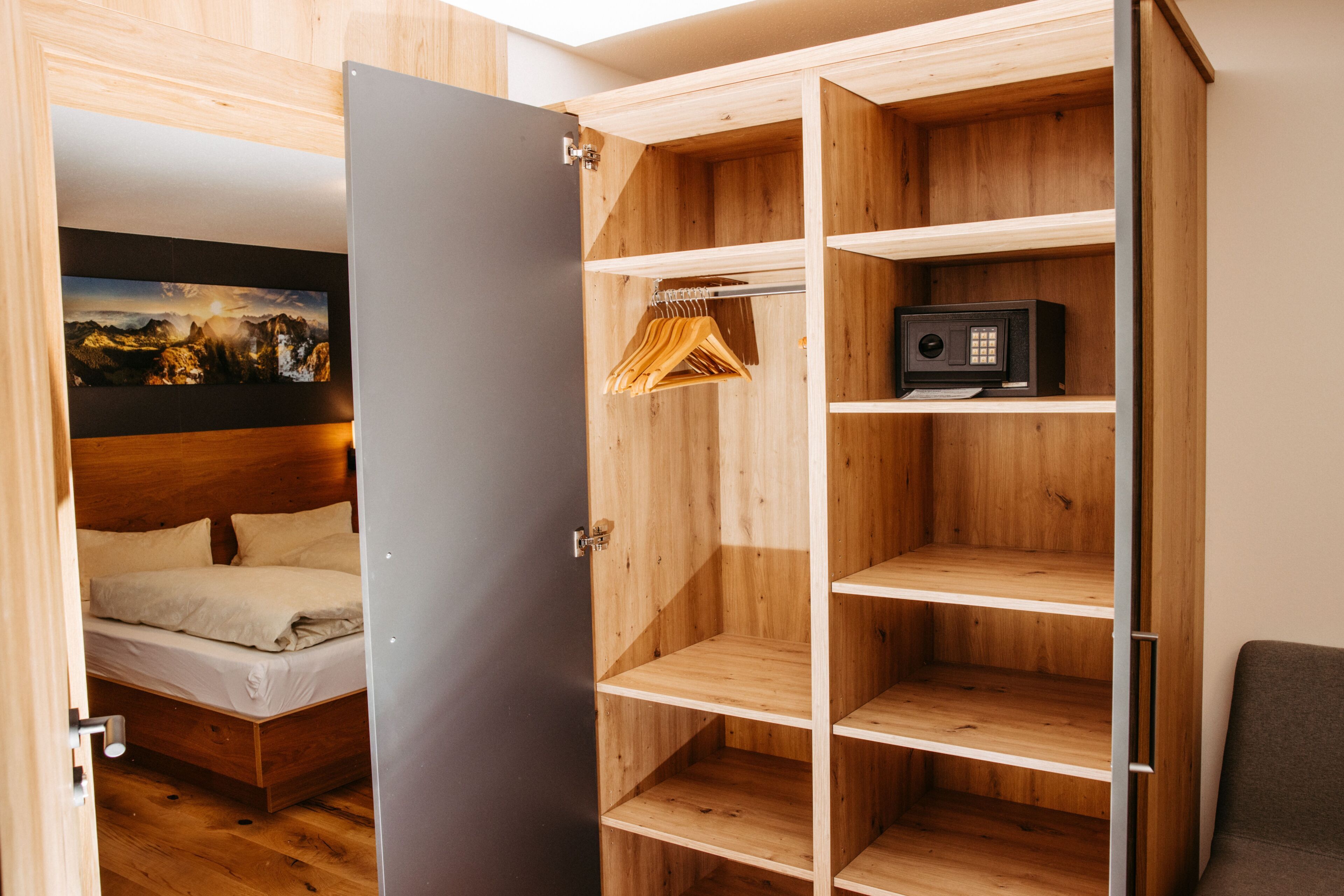 1 bedroom, in-room safe, WiFi, bed sheets