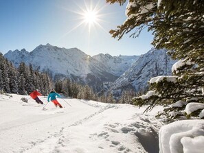 Unclassified image, 5 of 118, button