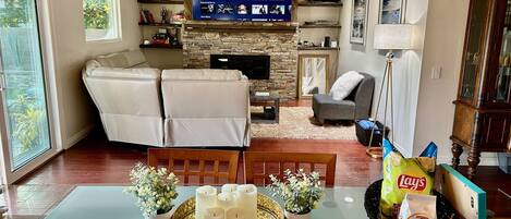 Smart TV, fireplace, books, offices