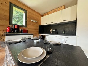 Kylskåp, mikrovågsugn och diskmaskin