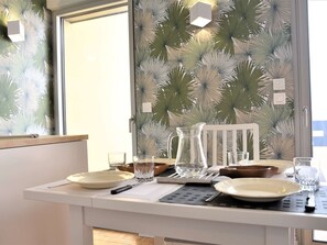 Dining - Modern Apartment, AC, Balcony, Private Parking, Near Gruissan Port - Sleeps 4 (Gruissan)