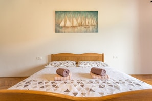 Vila, várias camas | 3 quartos, ferros/tábuas de passar roupa, berço de viagem