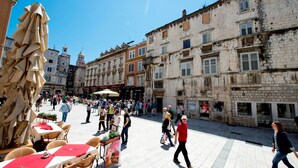 A public square with outdoor seating, historic buildings, and a clock tower. - Comfortable Apartment With Balcony & Garden View (Split)