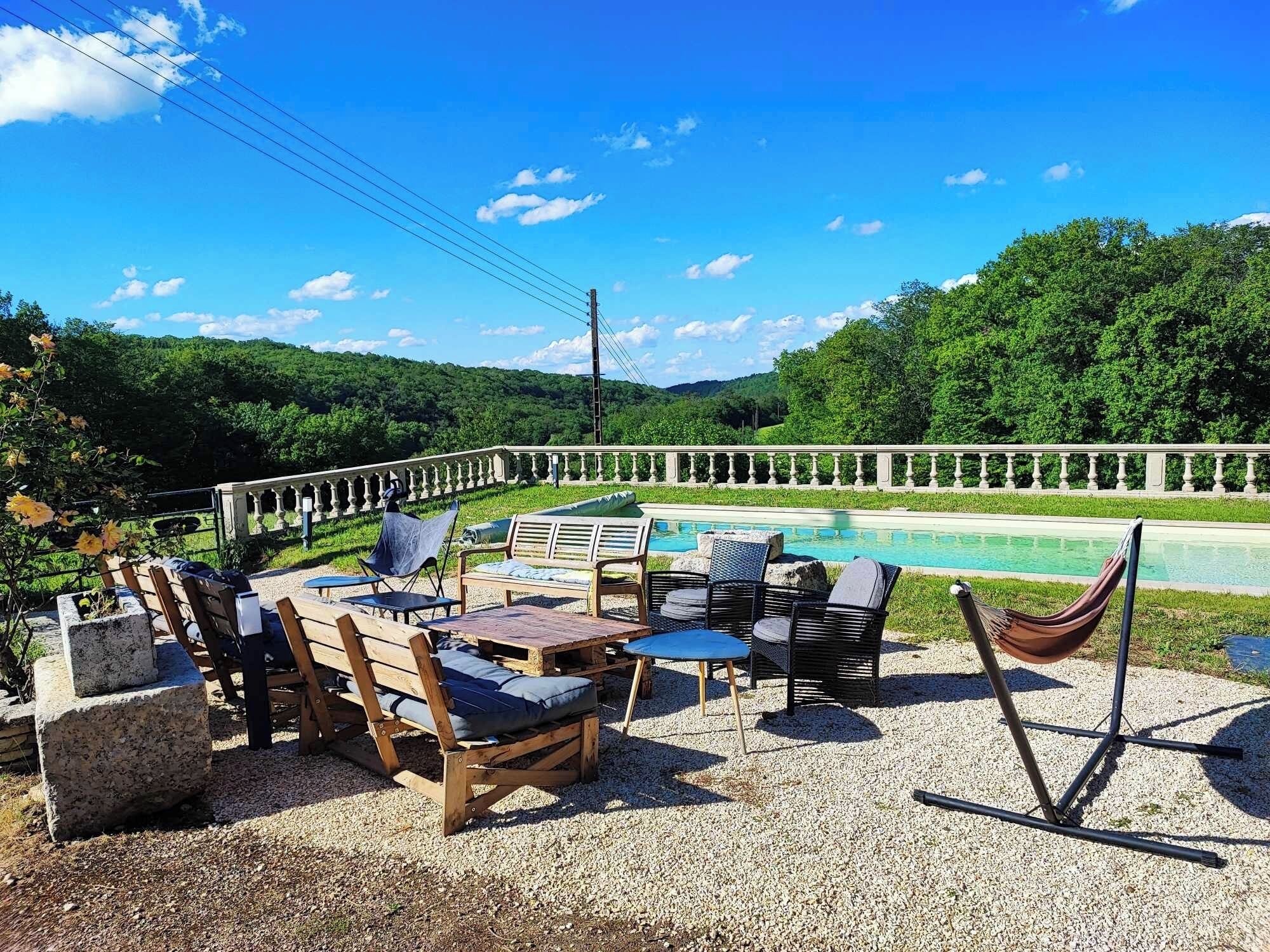 حمّام سباحة خارجي، حمّام سباحة مُدفَّأ