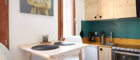 Frigorifero, forno, piano cottura, lavastoviglie