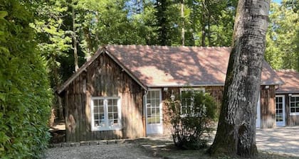 Charmante maison de plain-pied proche zoo de Thoiry, jardin privé, terrasse, tout inclus