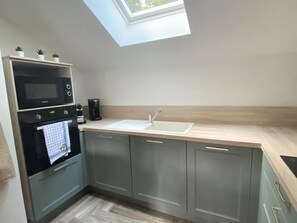 Fridge, microwave, dishwasher, coffee/tea maker