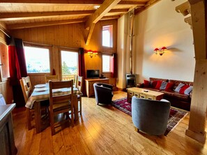 TV, fireplace - Modern 3-bedroom apartment with balcony in Samoëns (Samoëns)