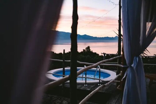 Lovely Cottage With sea Views in Selca, Croatia